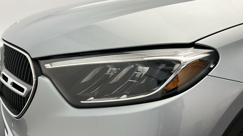 2025 Mercedes-Benz GLC 300 9