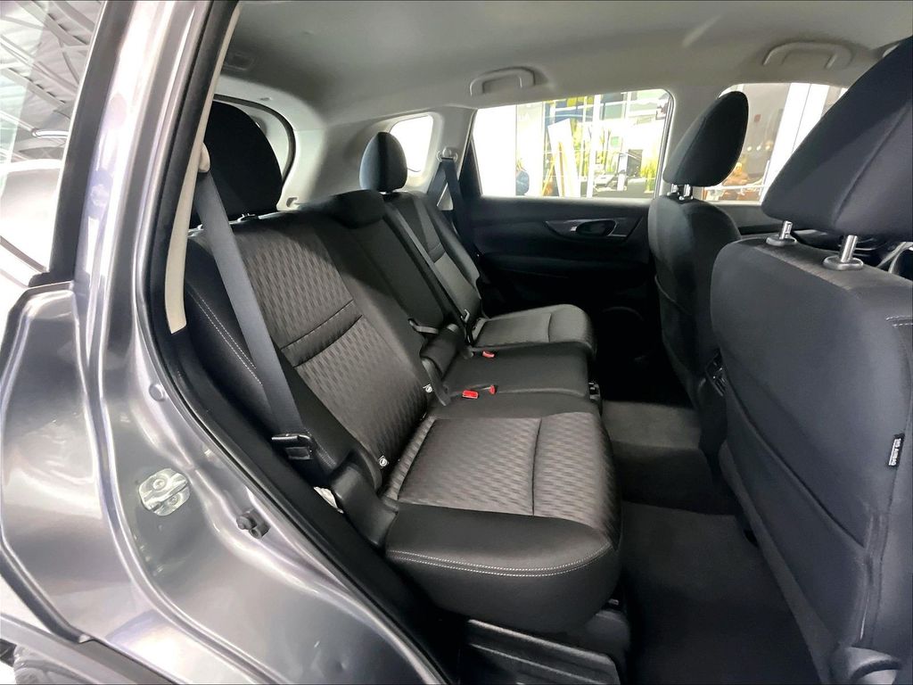2019 Nissan Rogue — photo 16