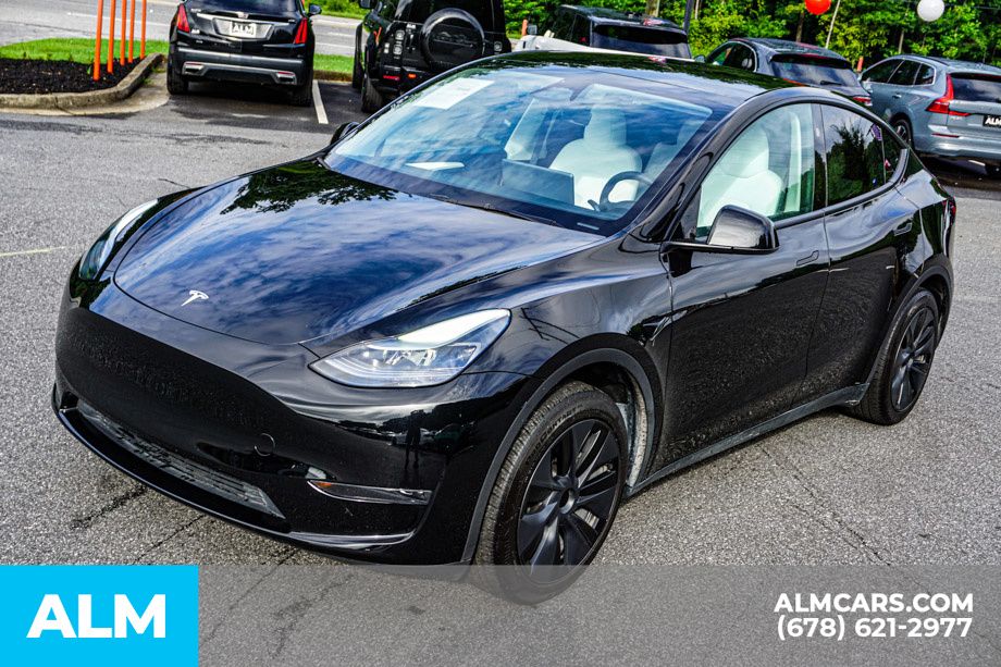 2025 Tesla Model Y Long Range - Photo 15