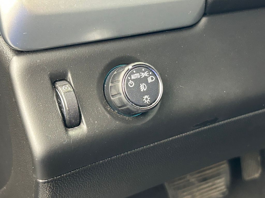 Used 2020 Shadow Gray Metallic Chevrolet LT image 18