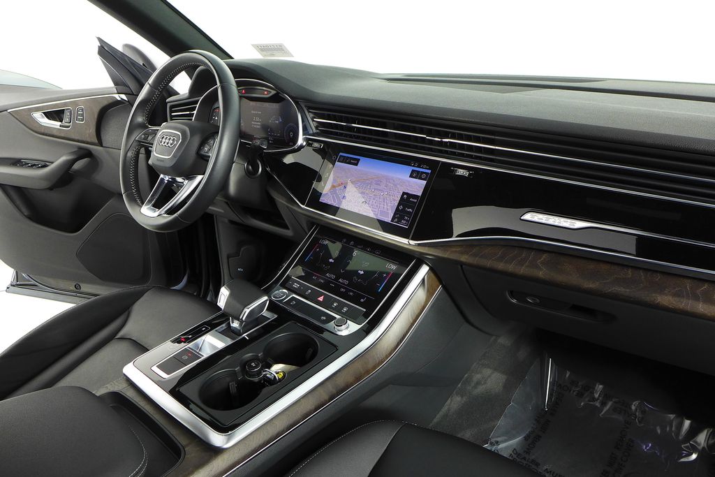 Thumbnail: 2020 Audi Q8 - 13