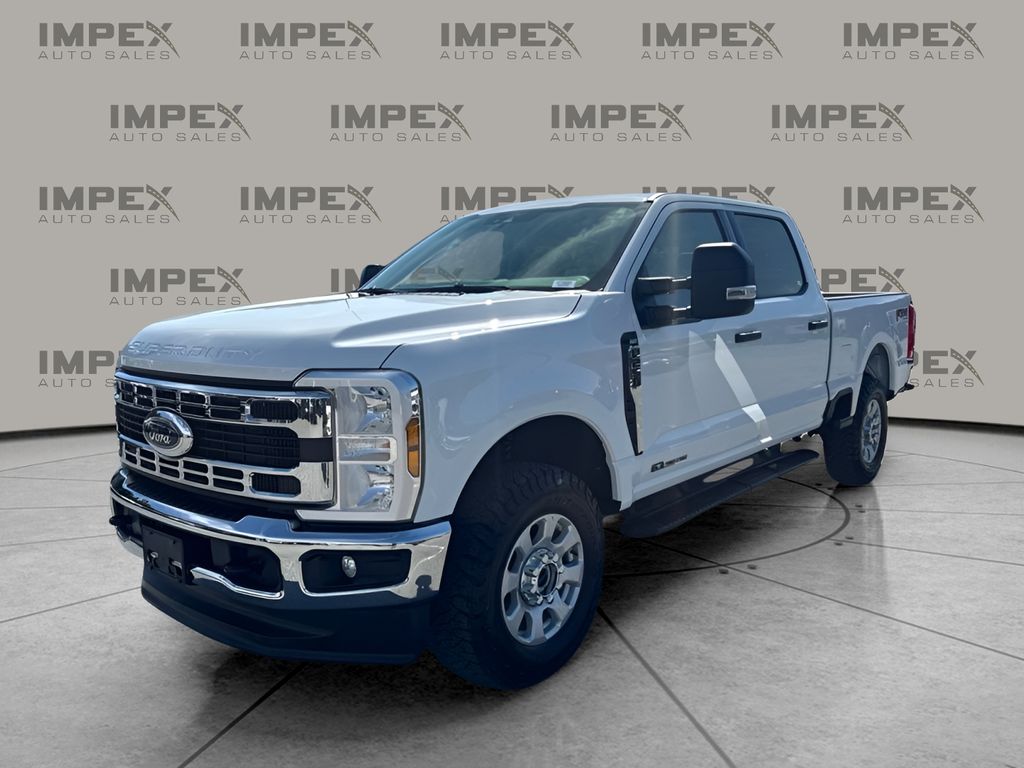 Oxford White 2025 Ford F-250 Super Duty Pickup Truck Four-Wheel Drive Automatic