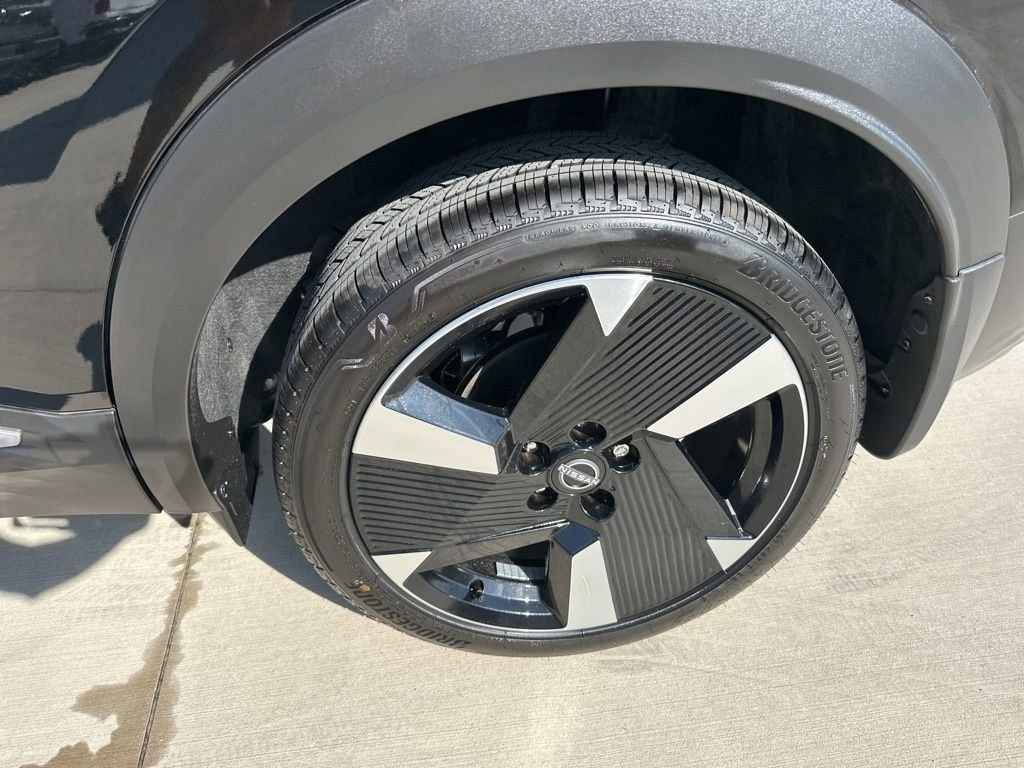 2025 Super Black Nissan Kicks SR FWD SUV