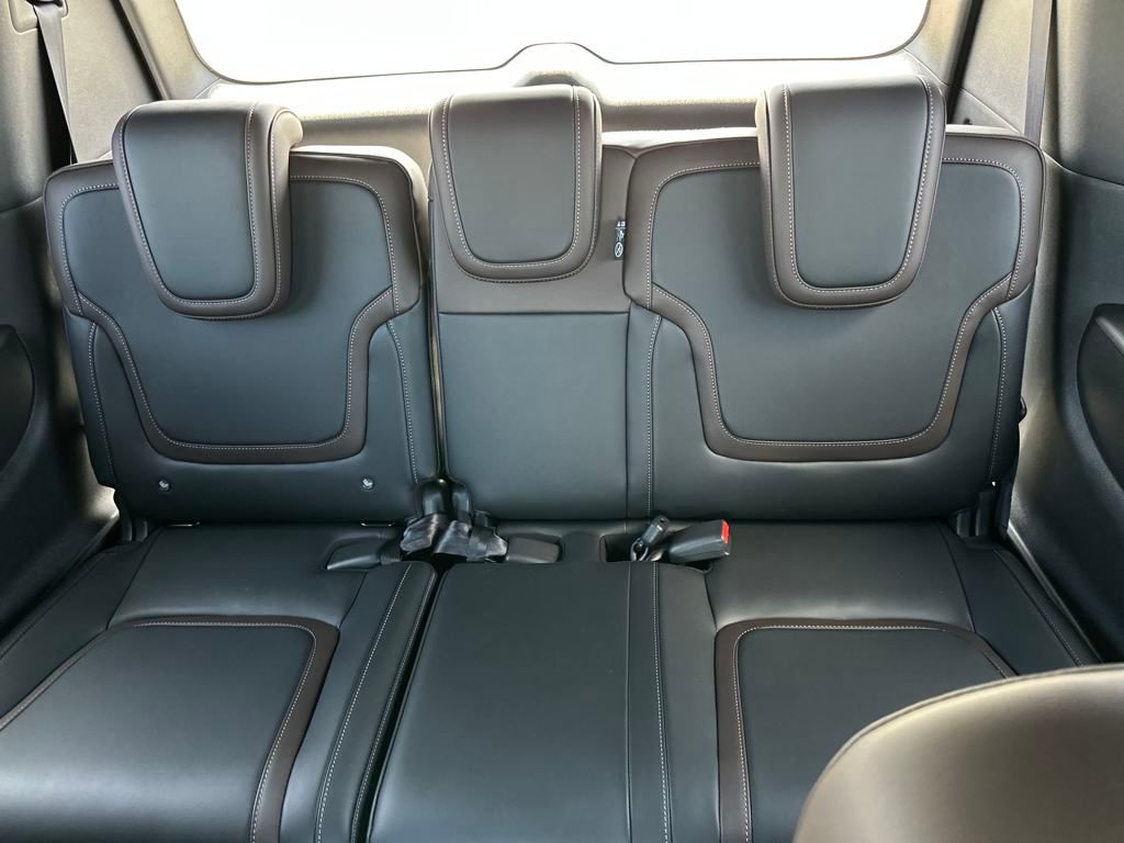 2025 Nissan Armada SL photo