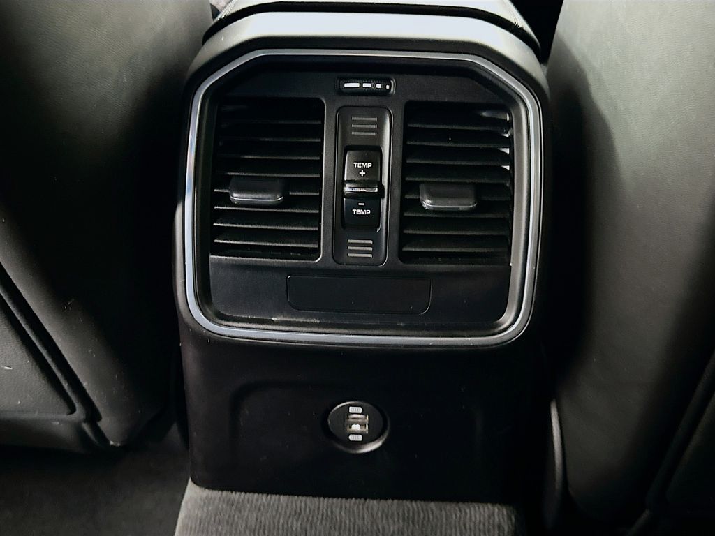 Thumbnail: 2017 Porsche Macan - 26