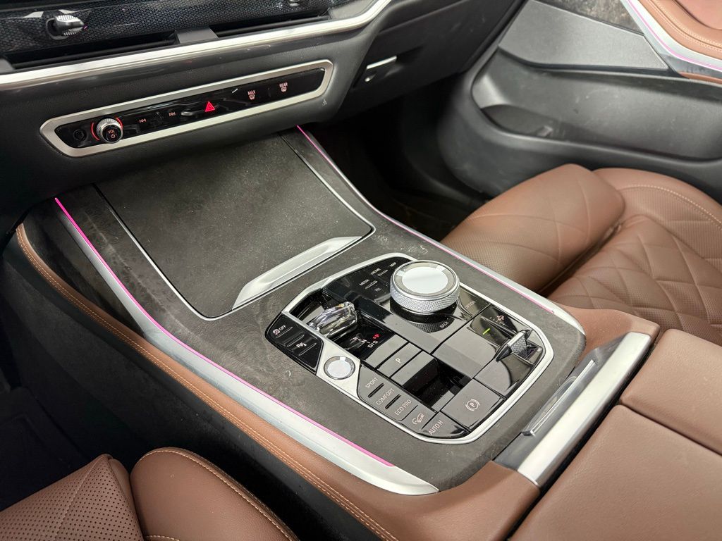 Thumbnail: 2024 BMW X7 - 21