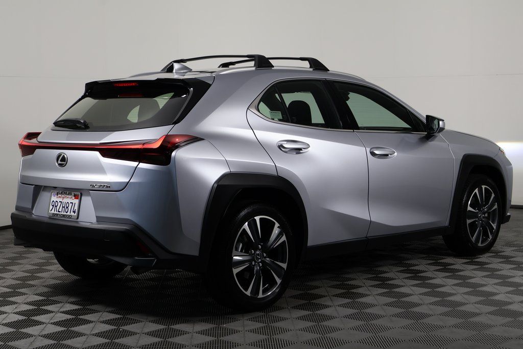 Thumbnail: 2025 Lexus UX - 4