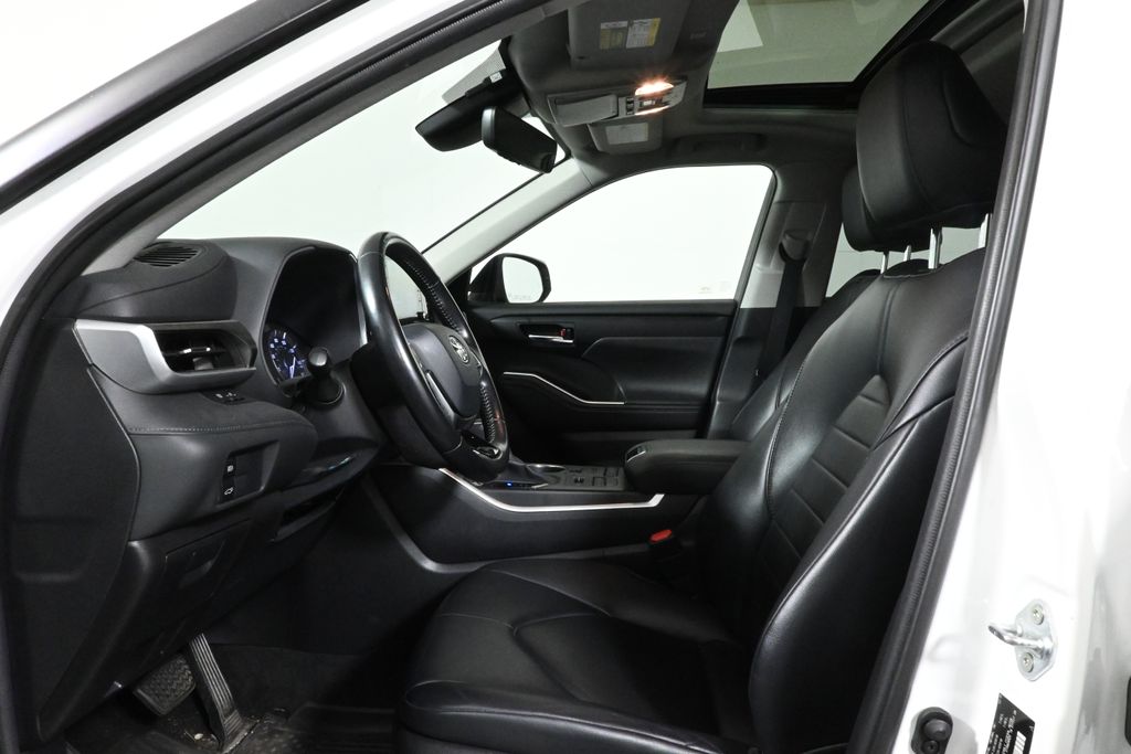 Thumbnail: 2020 Toyota Highlander - 3
