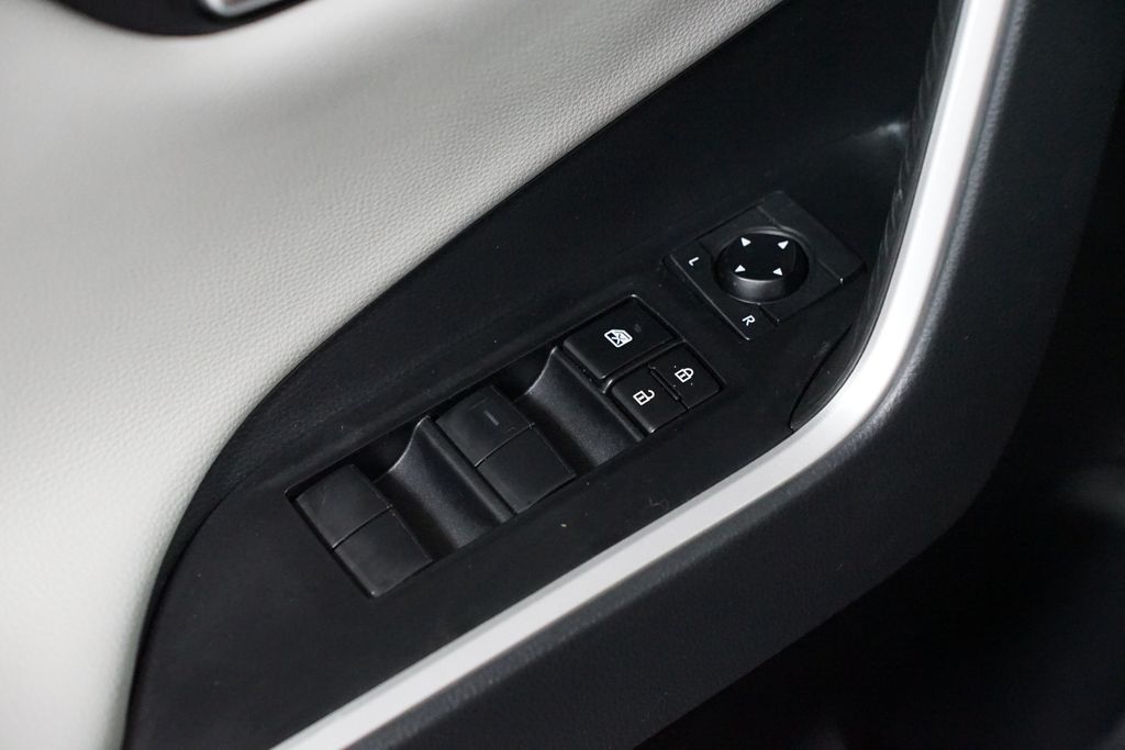 Thumbnail: 2019 Toyota RAV4 - 30