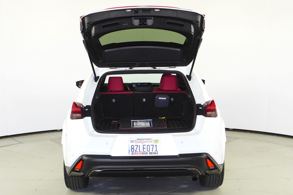 Thumbnail: 2022 Lexus UX - 10