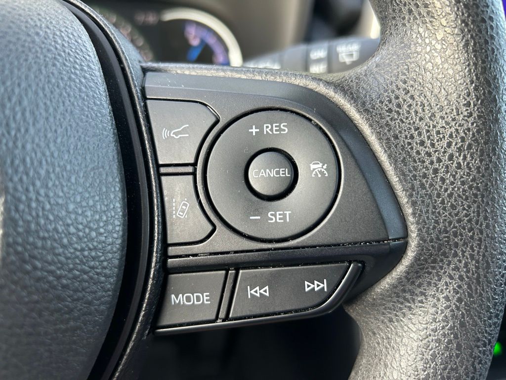 2024 Toyota RAV4 XLE 25