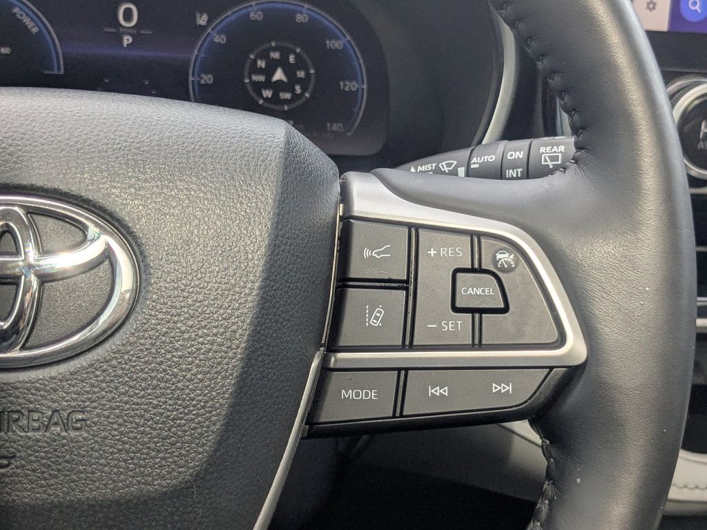 2023 Toyota Highlander Hybrid Platinum