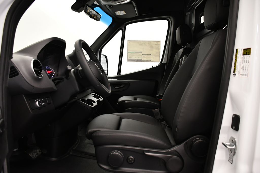 Thumbnail: 2025 Mercedes-Benz Sprinter - 26