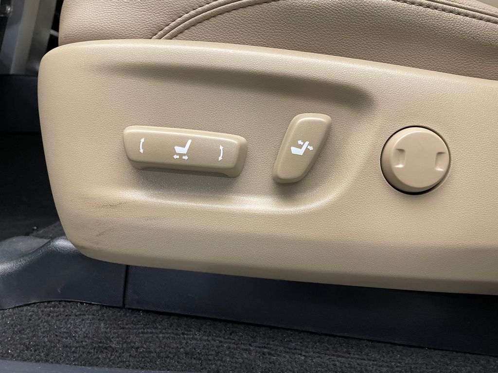 Thumbnail: 2019 Toyota 4Runner - 14