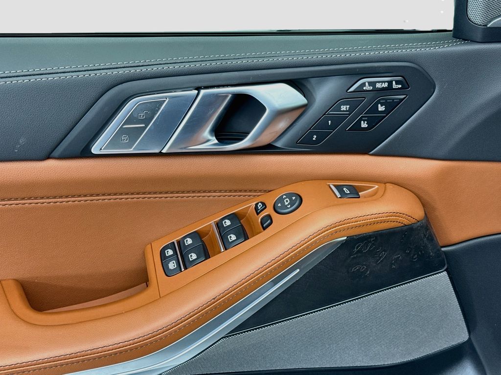 Thumbnail: 2027 BMW X7 - 23