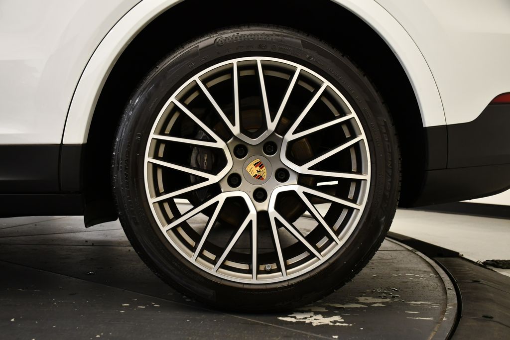 Thumbnail: 2023 Porsche Cayenne - 17