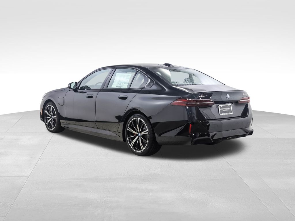 Thumbnail: 2026 BMW 5 Series - 3