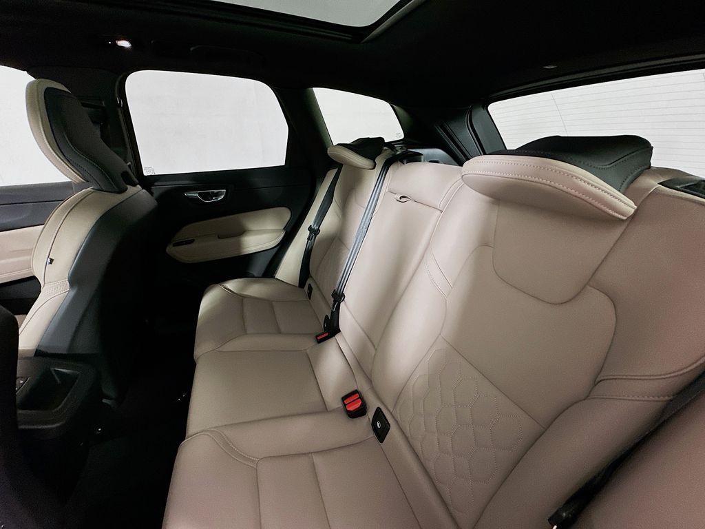 2026 Volvo XC60 Plus - Photo 17