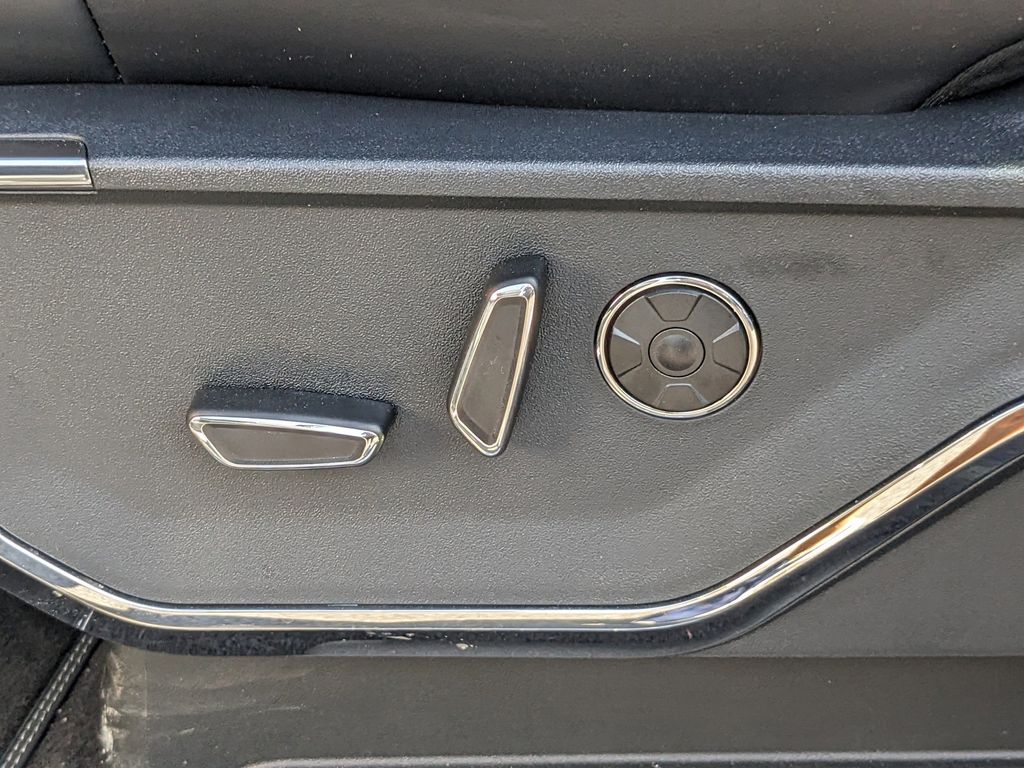 2025 Ford F-150 Lightning Platinum