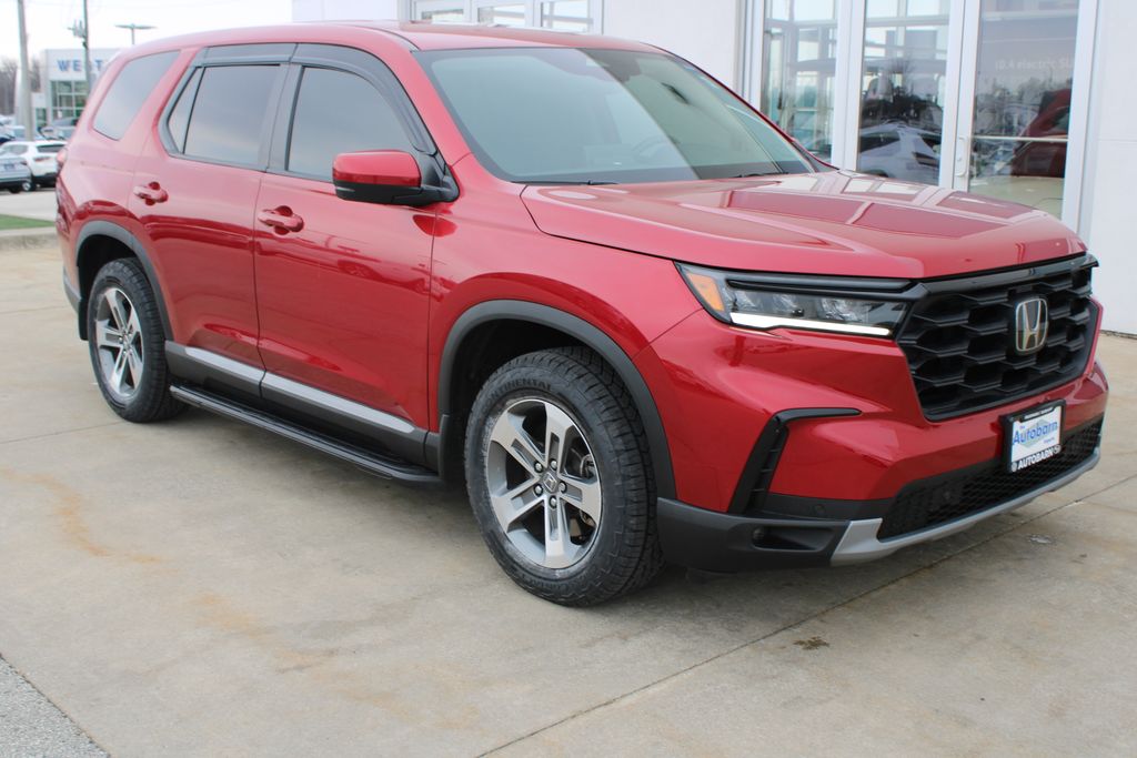 2023 Honda Pilot EX-L AWD with Captains Chairs