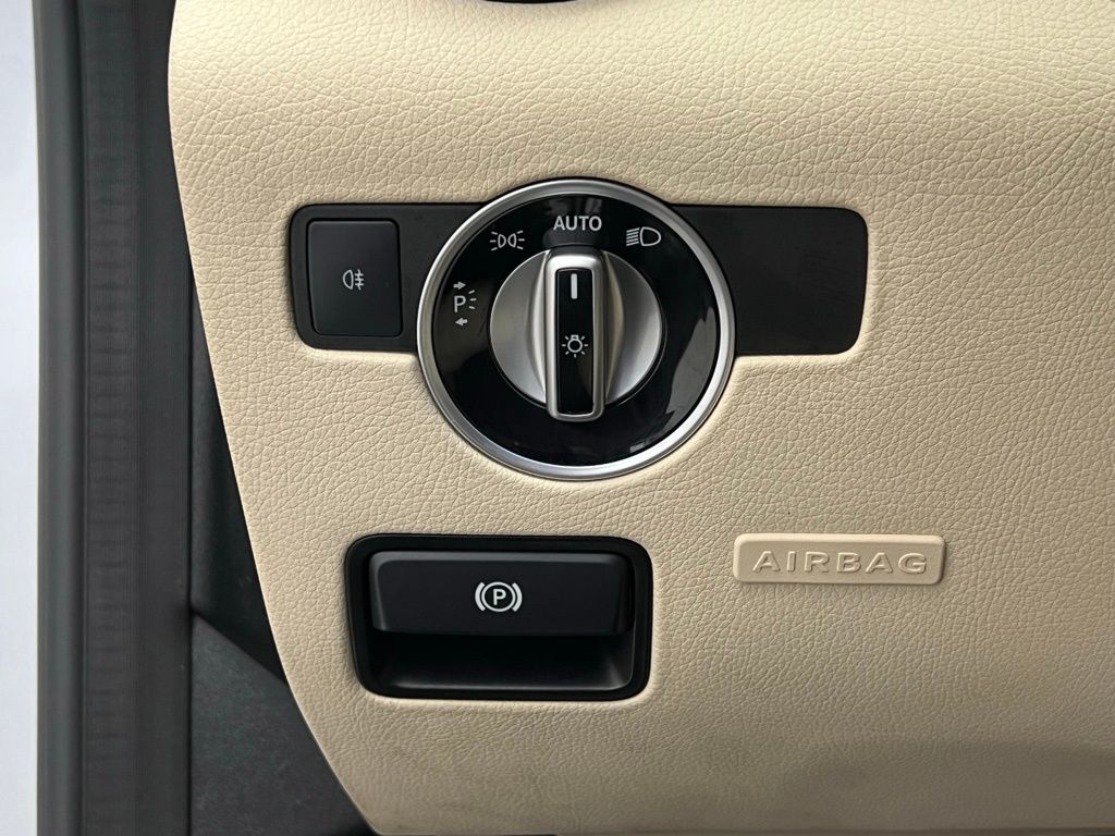 Thumbnail: 2016 Mercedes-Benz SLK - 24