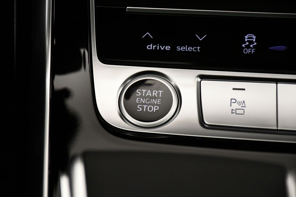 Thumbnail: 2026 Audi Q8 - 30