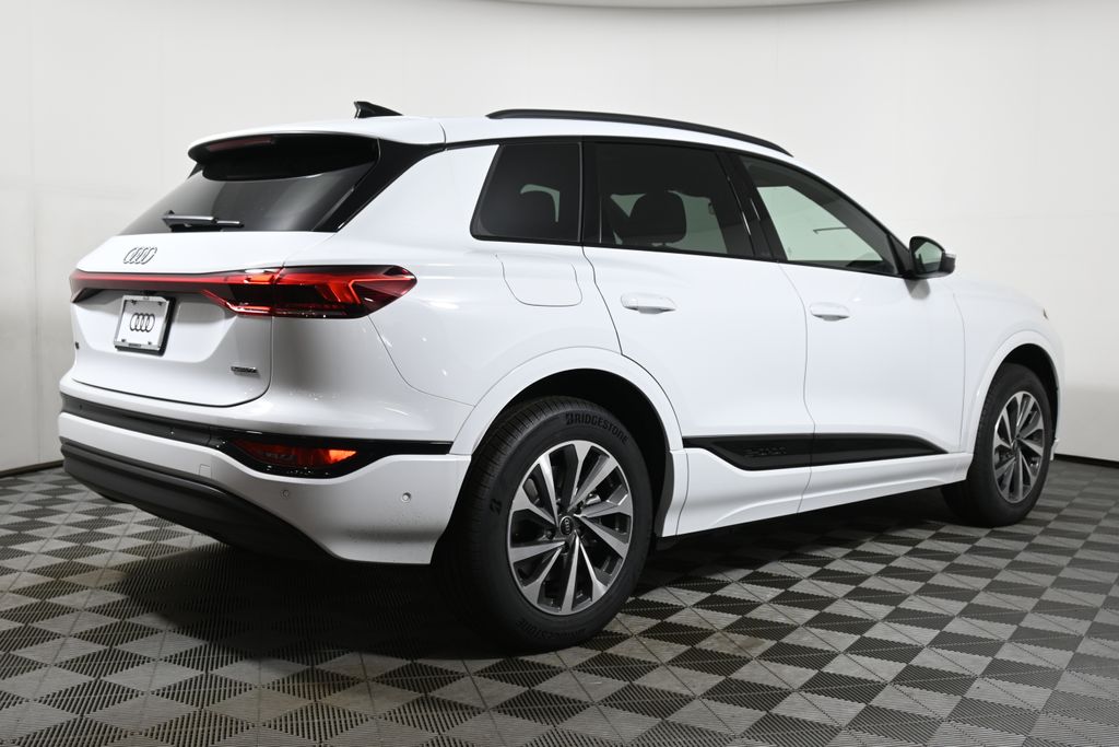 Thumbnail: 2025 Audi Q6 e-tron - 6