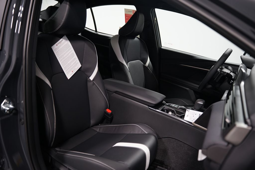 2025 Toyota Camry SE 29