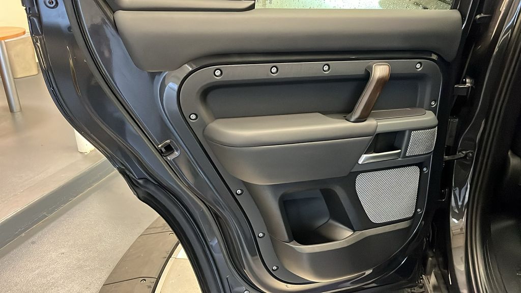 2023 Land Rover Defender 130 23