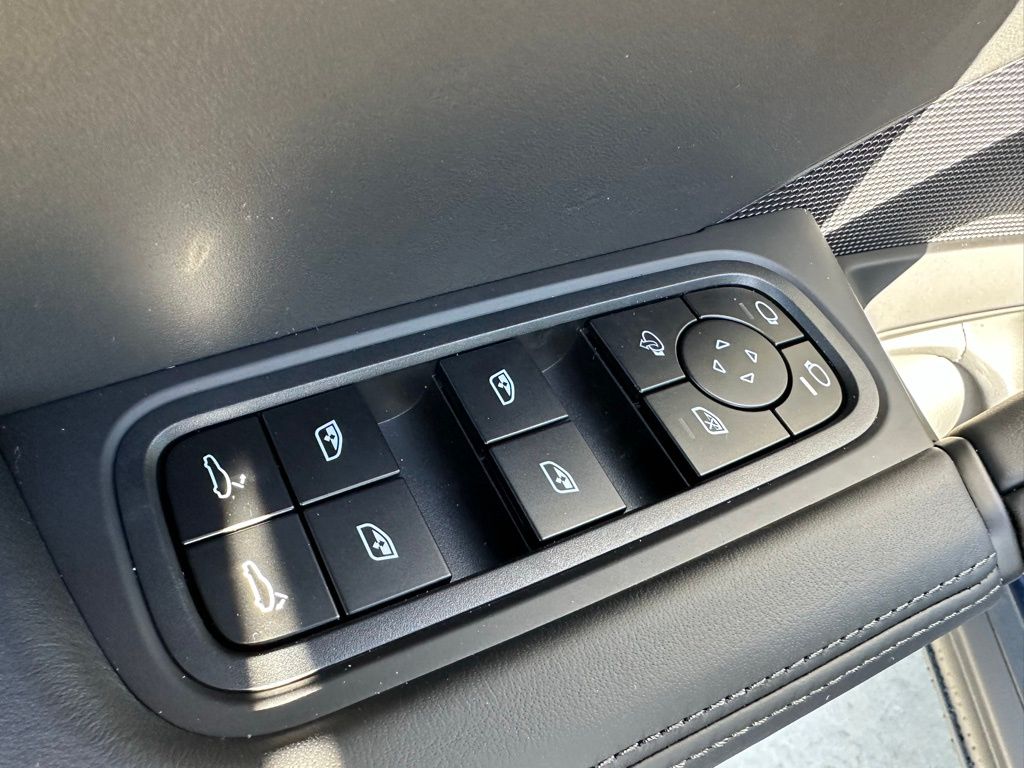 2025 Porsche Cayenne  13