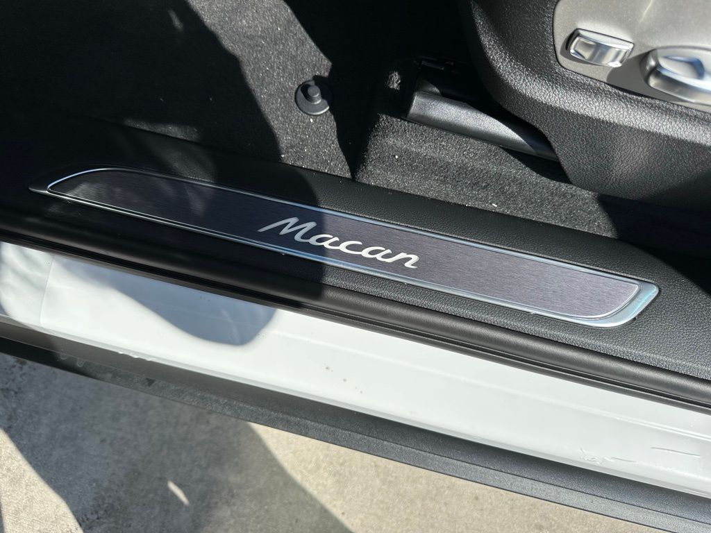 Thumbnail: 2026 Porsche Macan - 22