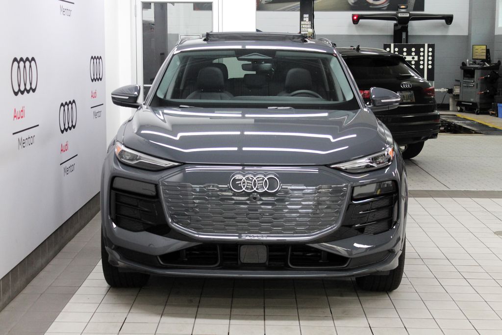 2025 Audi e-tron Premium 8
