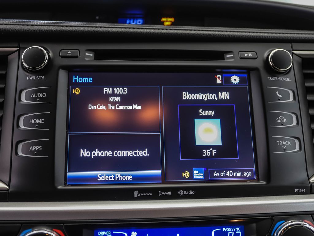 Thumbnail: 2016 Toyota Highlander - 14