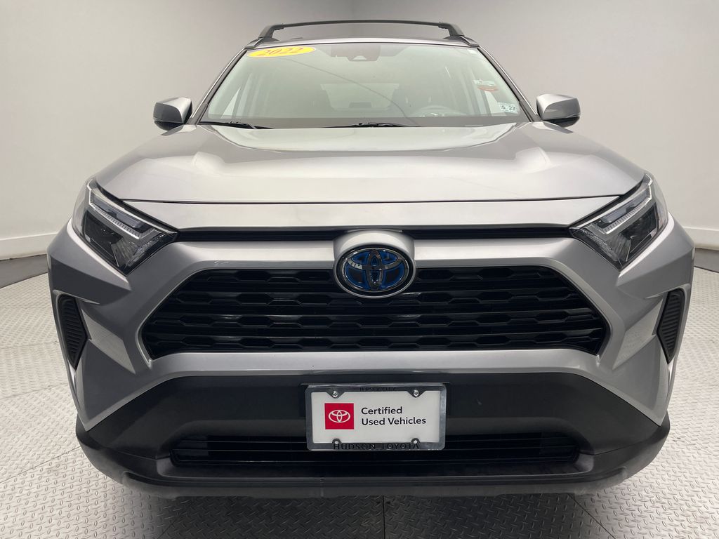 2022 Toyota RAV4 XLE 2