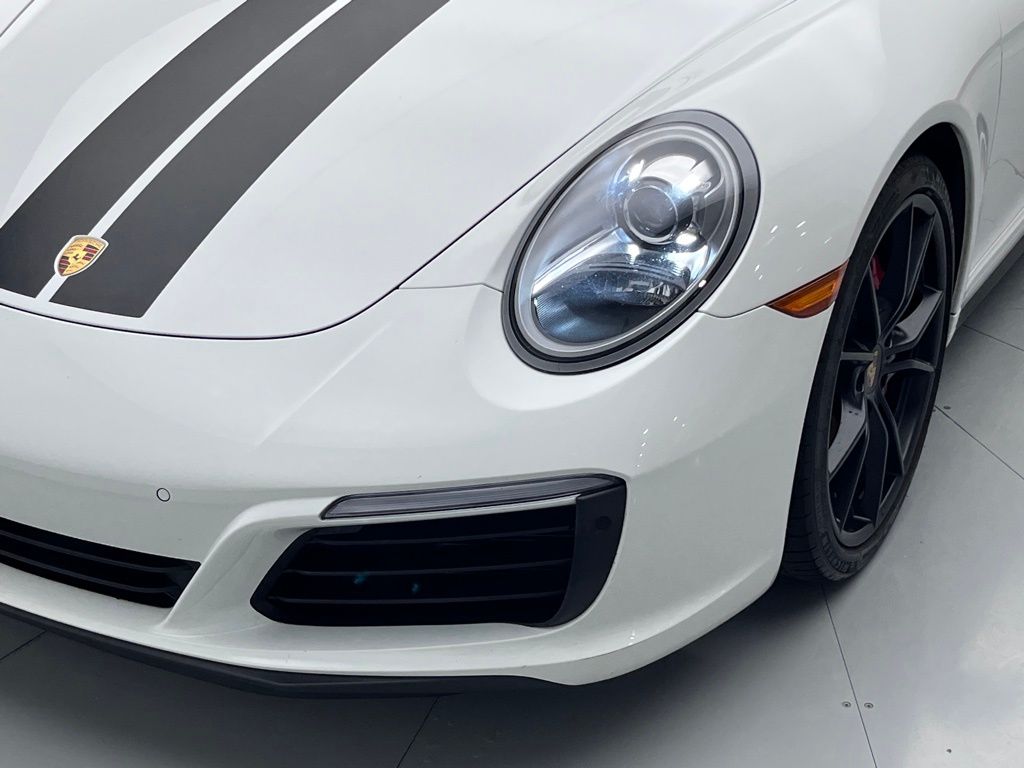 Thumbnail: 2019 Porsche 911 - 25