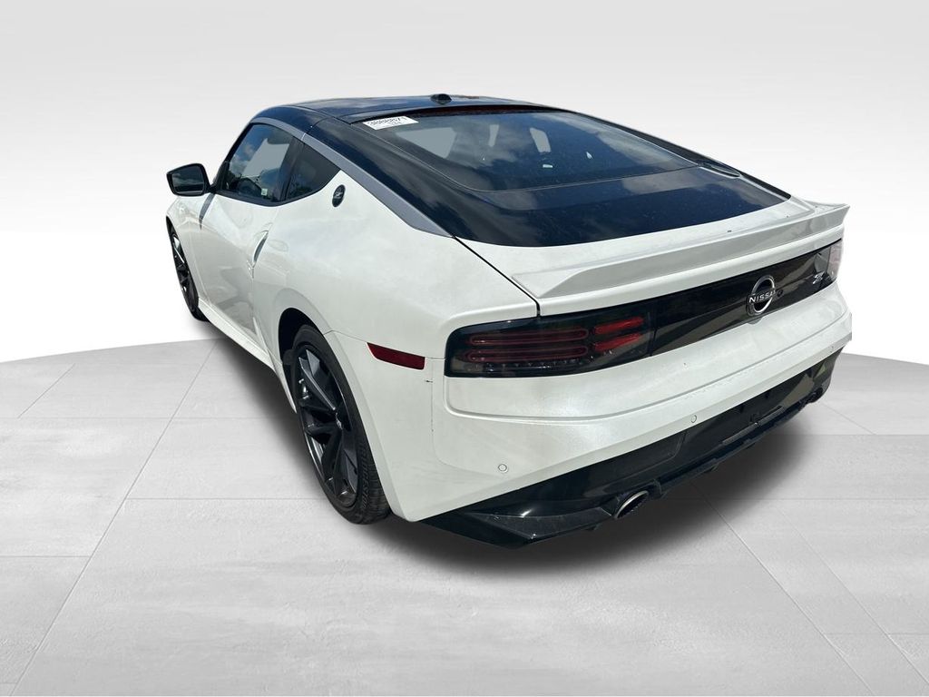 2024 Everest White Pearl Tricoat/Super Black Nissan Z Performance RWD Coupe