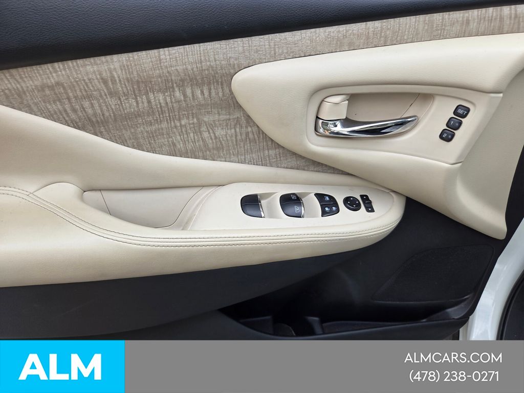 Used 2021 White Nissan SL image 28