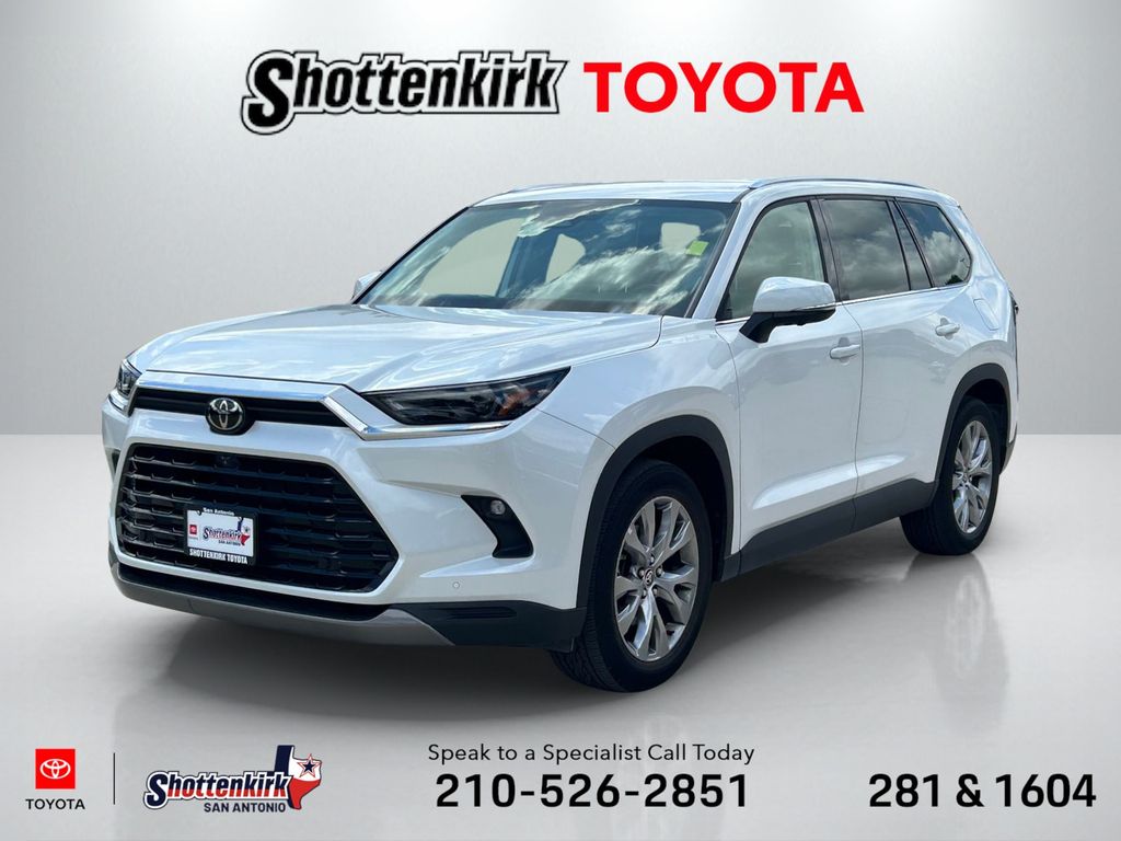 2024 Toyota Grand Highlander's photo