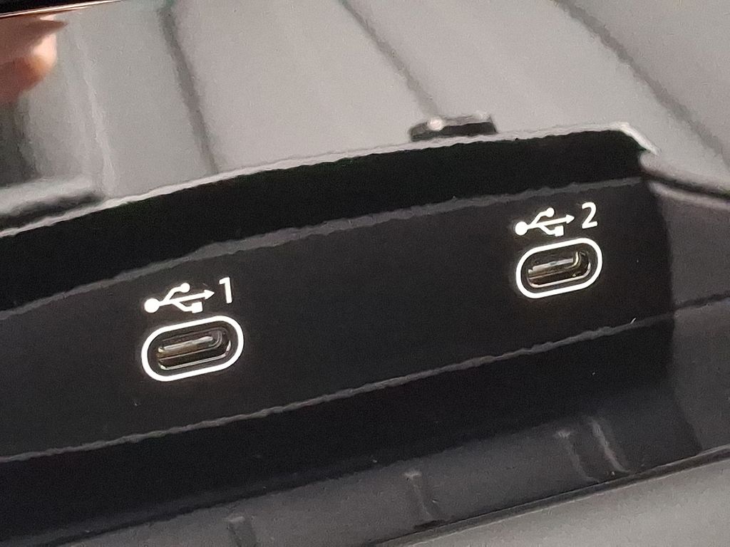 Thumbnail: 2025 Audi e-tron S - 25