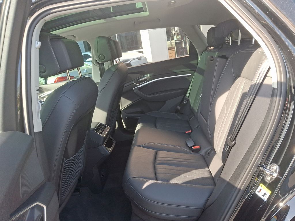 2024 Audi Q8 e-tron Premium Plus 10