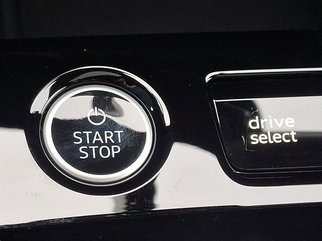 Thumbnail: 2025 Audi Q6 e-tron - 24