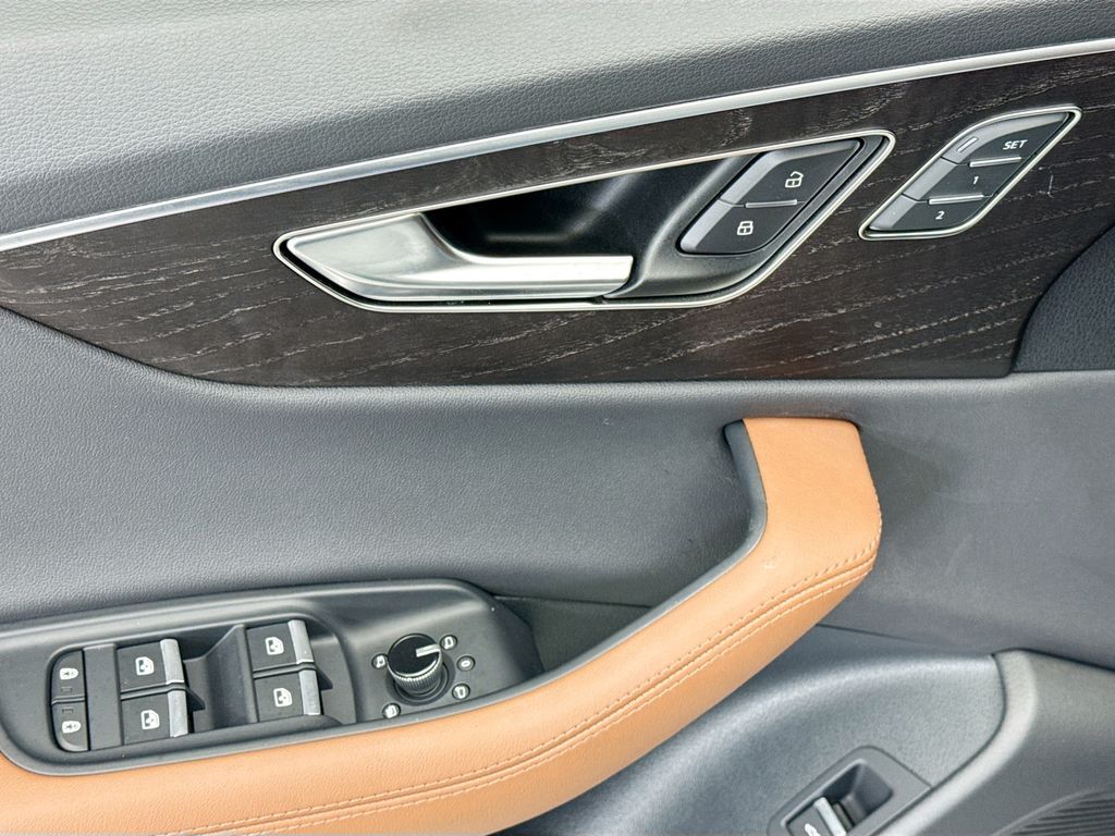 Thumbnail: 2023 Audi Q8 - 22