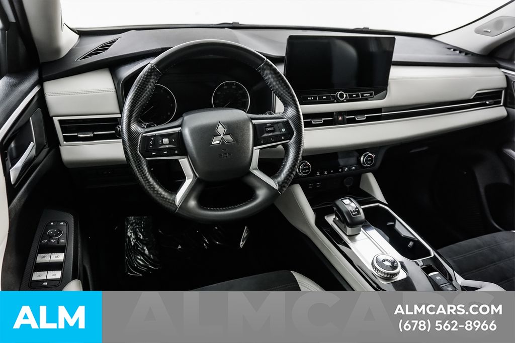 Used 2025 White Mitsubishi SE image 23