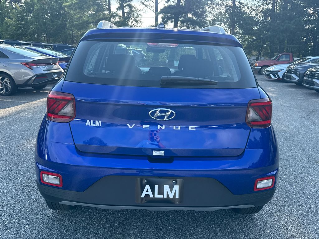 2025 Hyundai Venue SEL photo 4