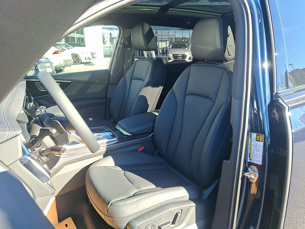 Thumbnail: 2026 Audi Q7 - 10