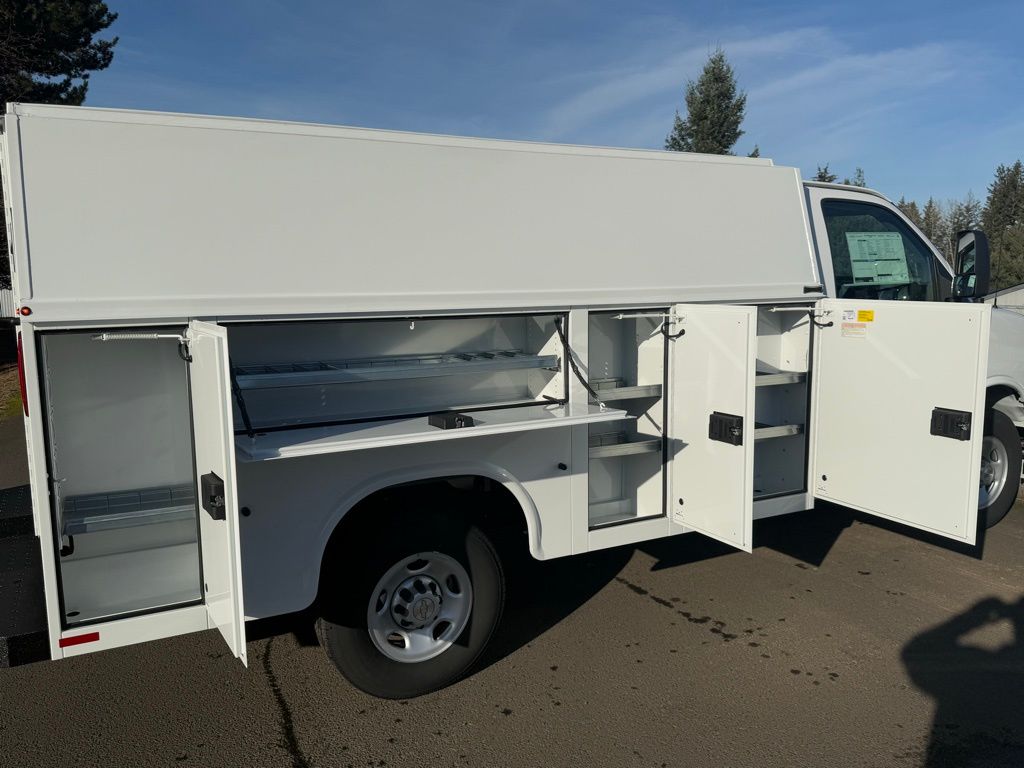 2024 Chevrolet Express 3500 WT
