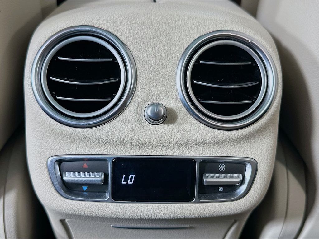 Thumbnail: 2019 Mercedes-Benz E-Class - 26