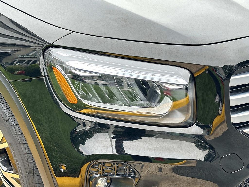 Thumbnail: 2024 Mercedes-Benz GLB - 4