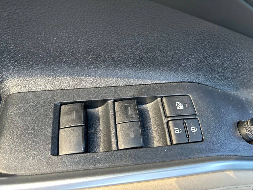 2024 Toyota Highlander XLE 25