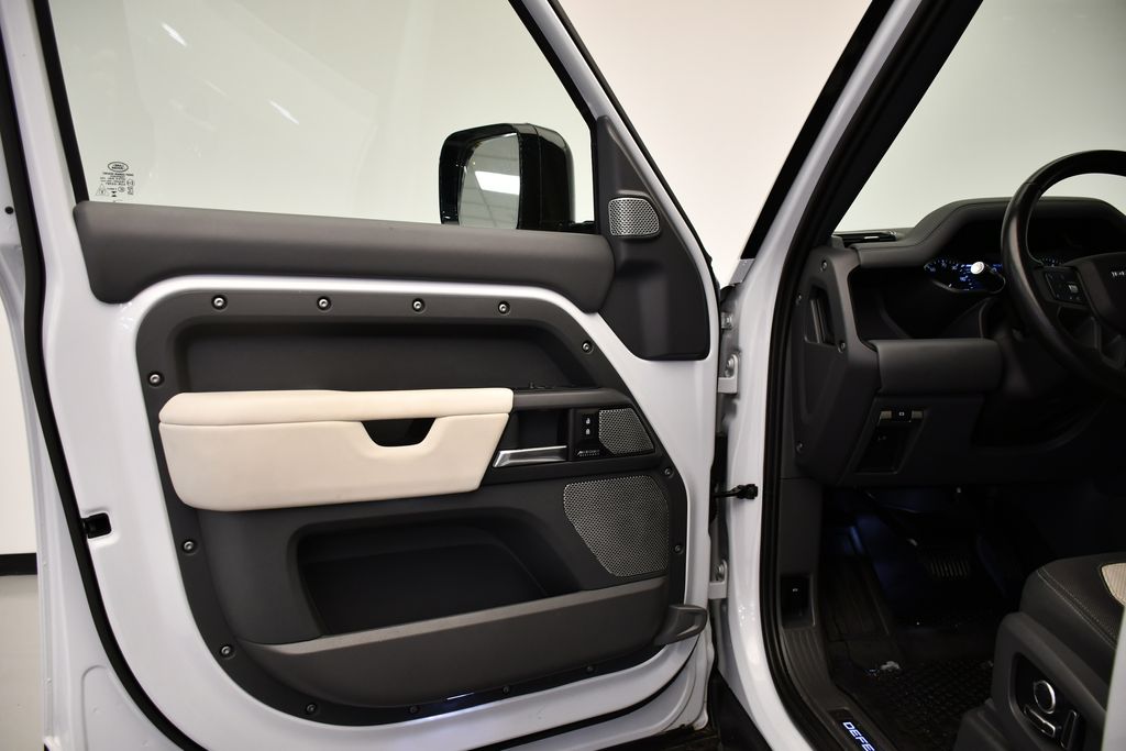 Thumbnail: 2023 Land Rover Defender - 31